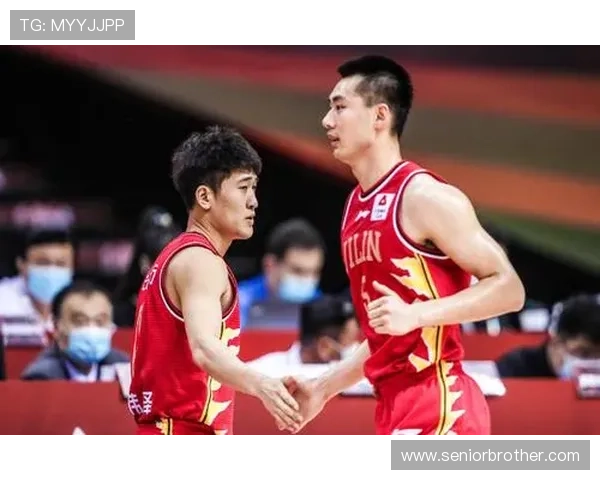 深圳险胜新疆豪取10连胜 贺希宁32分领衔